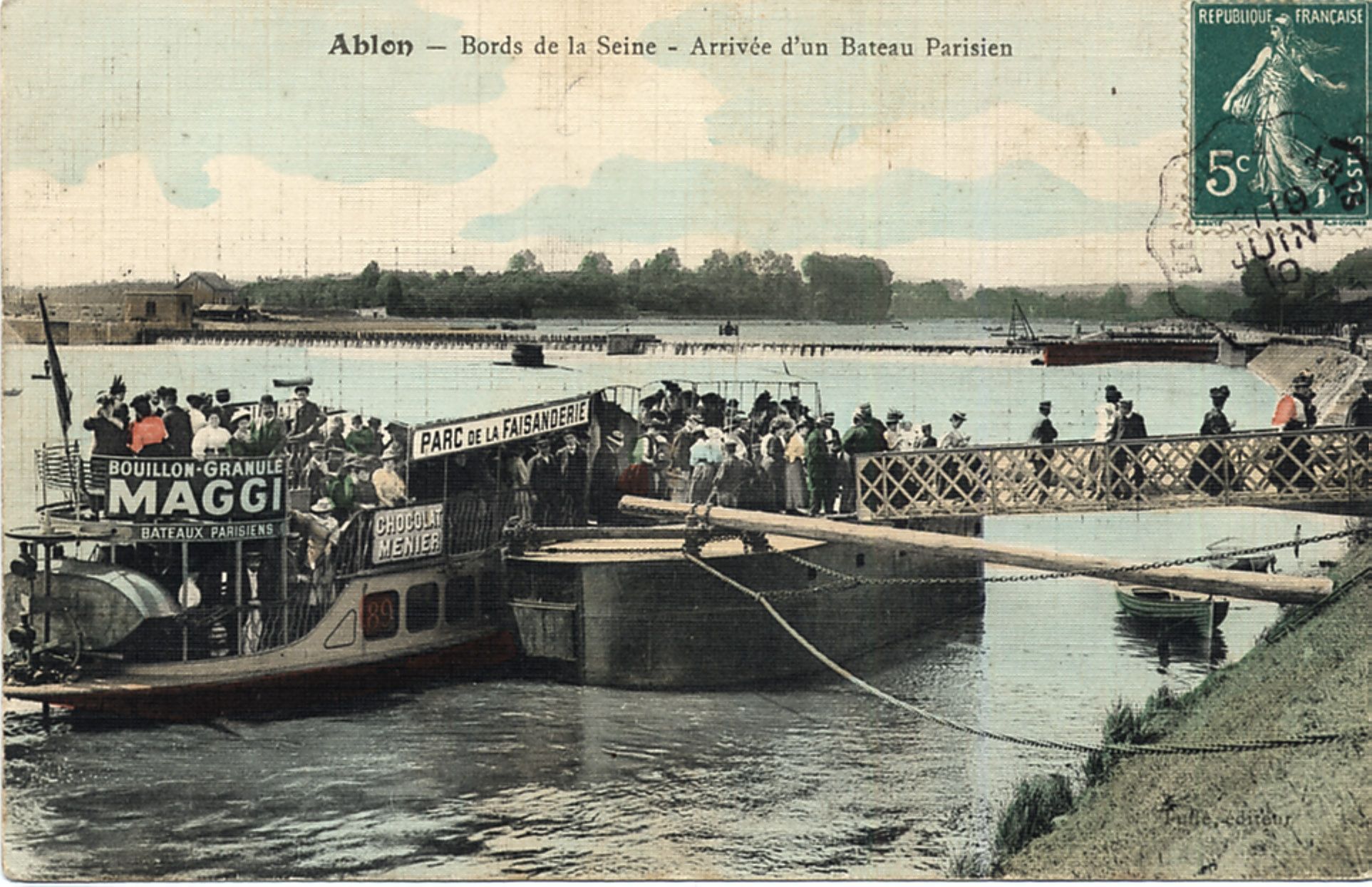 Bords de Seine à Ablon-sur-Seine - Arrivée d'un bateau parisien
