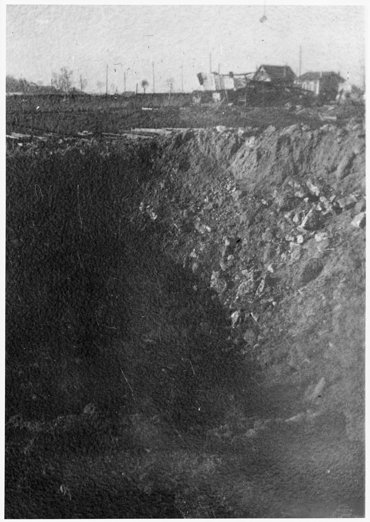 Destructions suite aux bombardements des maraîchers de Créteil du 10 juin 1944. M. Quentin. Photographie. 18 x 24 cm.