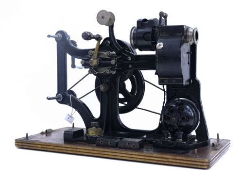 4OBJ 9 : Projecteur 28mm Pathé Kok Fabriqué en France par la société Pathé entre 1912 et 1920.