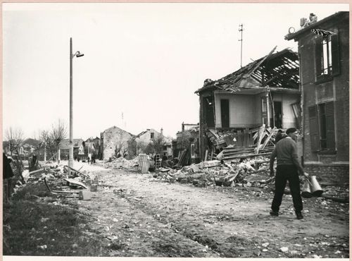 Bombardement du 10 août 1944, à Créteil R. Gendre 1944 Photographie. 18 x 24 cm Archives départementales du Val-de-Marne, 27FI Créteil 8
